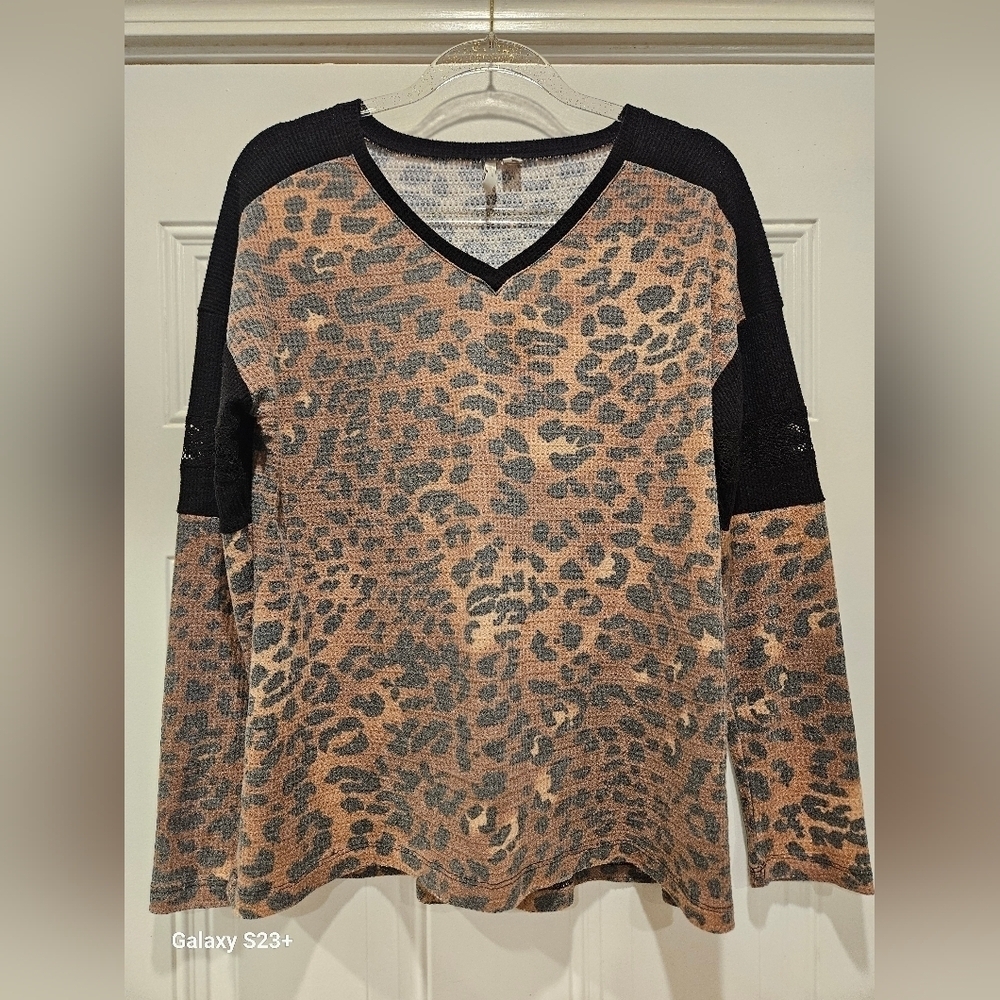 Est. 1946 Cheetah Henley Womans Size L  Lace long Sleeve Animal Print EUC